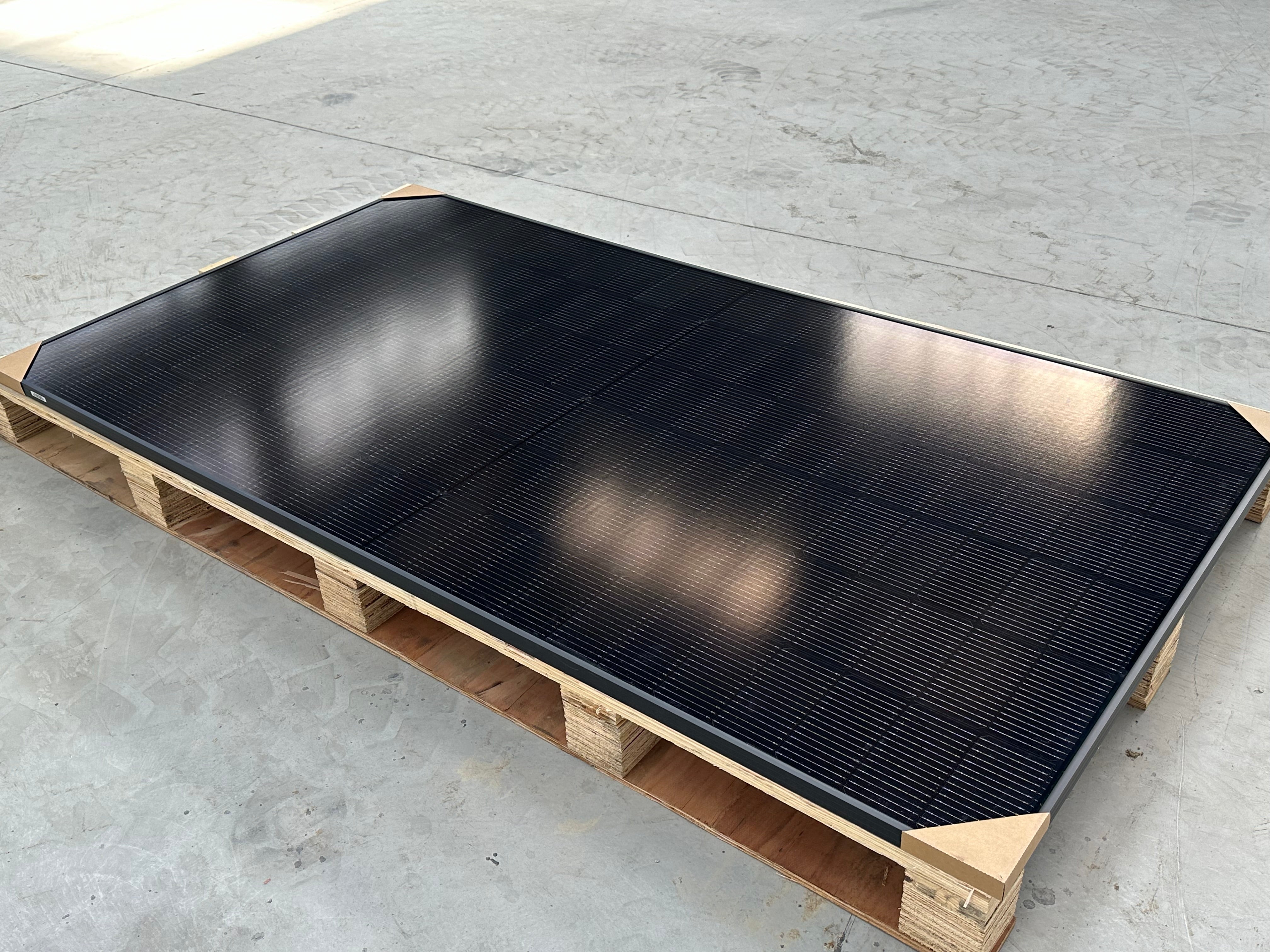 Panneaux Solaires Tout Noir TOPCon N type 500W – EINNOVA